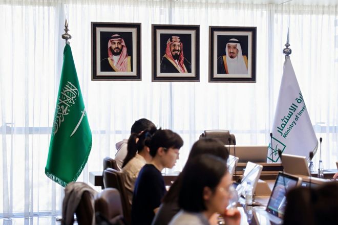 天：距离中国7000公里遍地黄金与荆棘AG真人中国我在最土豪的游戏市场待了3(图7)