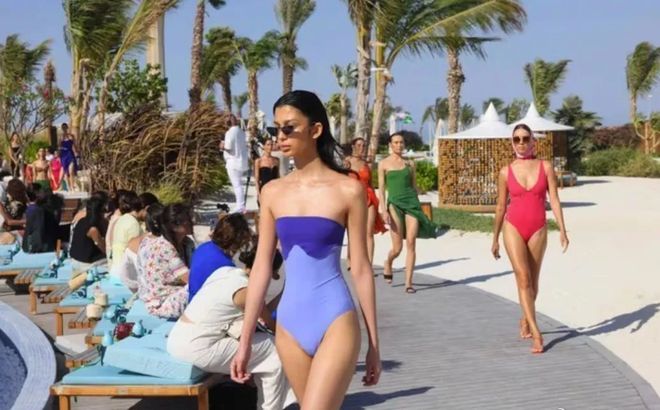 天：距离中国7000公里遍地黄金与荆棘AG真人中国我在最土豪的游戏市场待了3(图12)