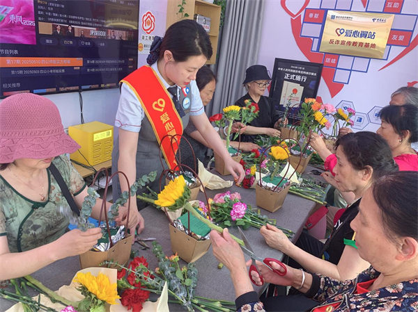 翼站开展母亲节公益服务AG真人网重庆电信爱心(图2)