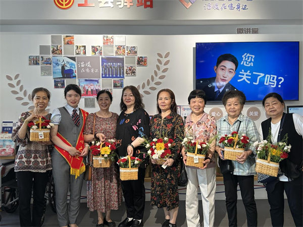 翼站开展母亲节公益服务AG真人网重庆电信