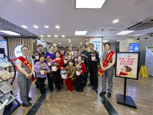 翼站开展母亲节公益服务AG真人网重庆电信爱心(图4)